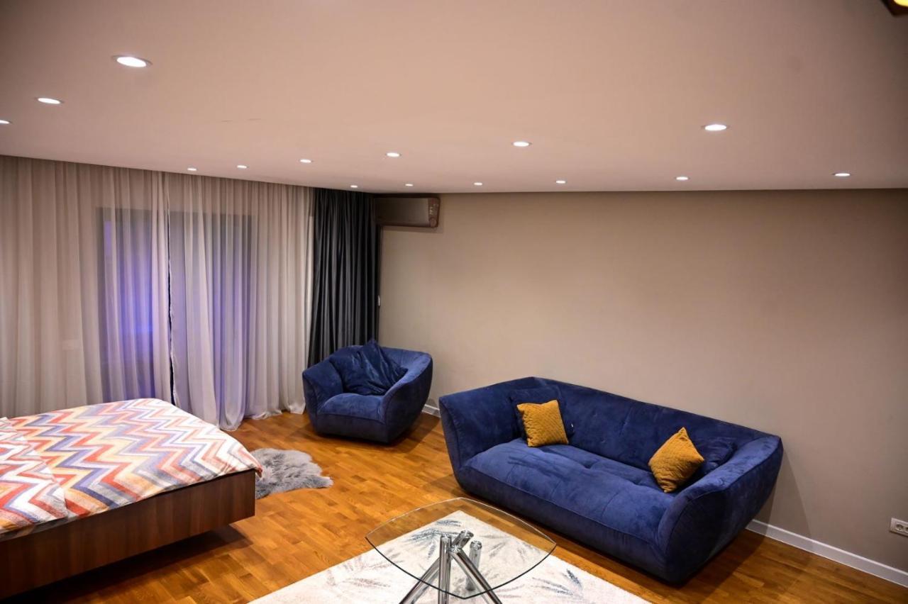 Valivillas & Bucarest